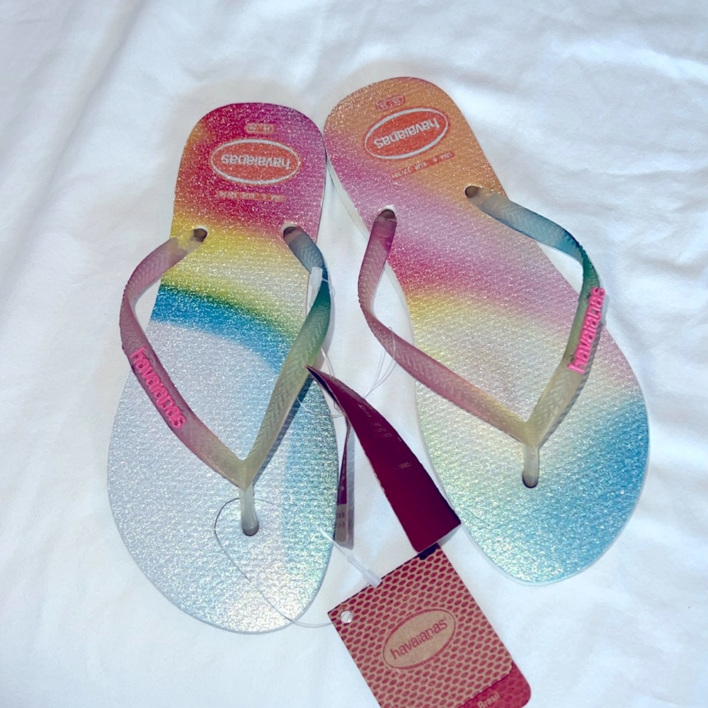 Havaianas-"Beige" Flip-Flops. Brand New w Tags. size 5/6